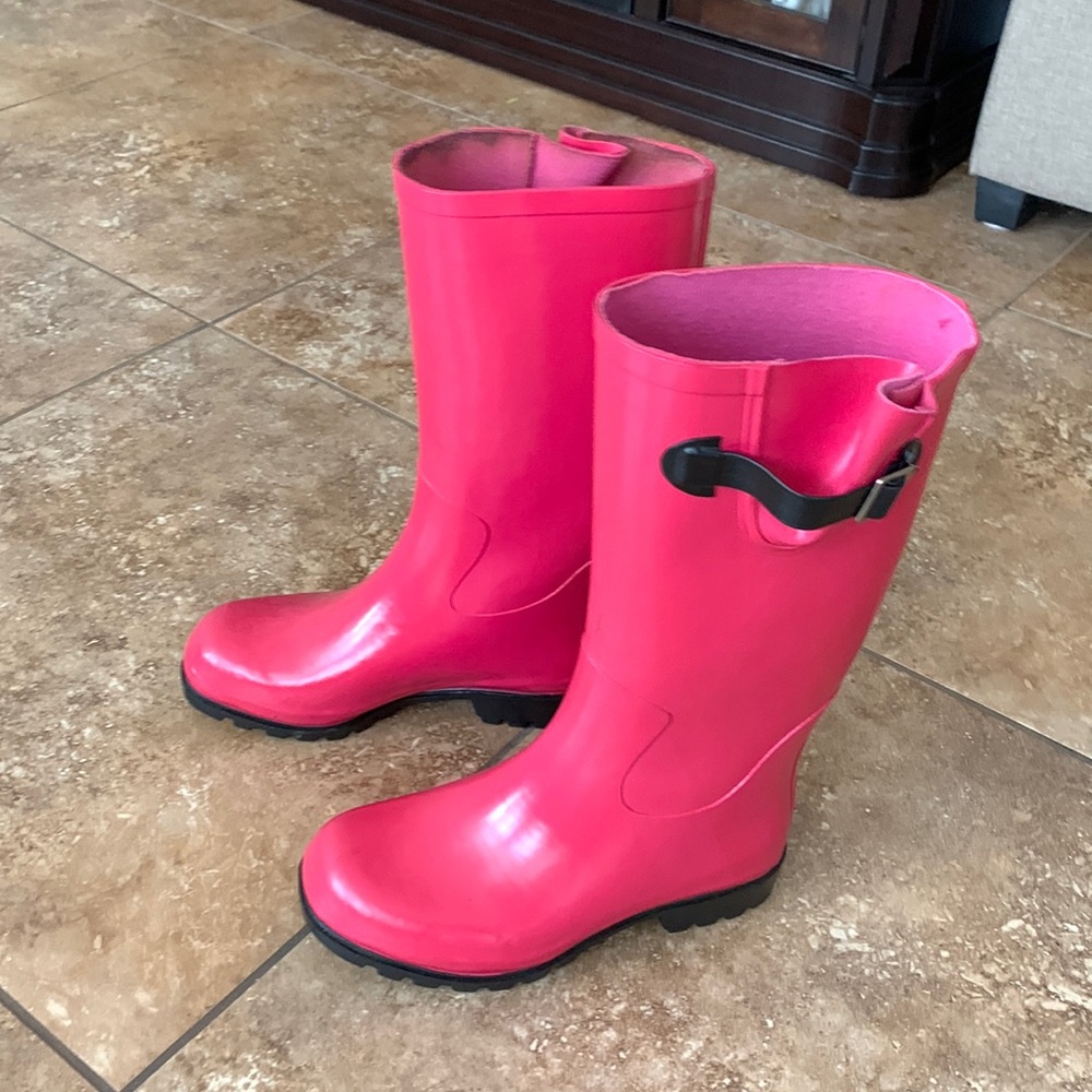 Cute melon pink Rain Boots. Womens size 9